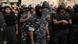Polizisten stehen in Beirut vor regierungskritischen Demonstranten, um diese von Hisbollah-Leuten zu trennen Proteste im Libanon (Foto: picture-alliance/AP Photo/H. Ammar) Polizisten stehen in Beirut vor regierungskritischen Demonstranten, um diese von Hisbollah-Leuten zu trennen Proteste im Libanon (Foto: picture-alliance/AP Photo/H. Ammar)