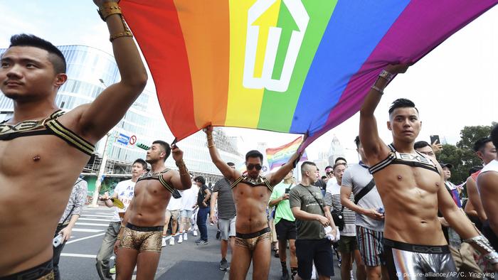 Taiwan Holds First Pride Parade Since Legalizing Gay Marriage News Dw 26 10 19