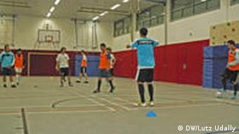 Die Futsal-Mannschaft des MSC Strandkaiser Krefeld beim Taktik-Training