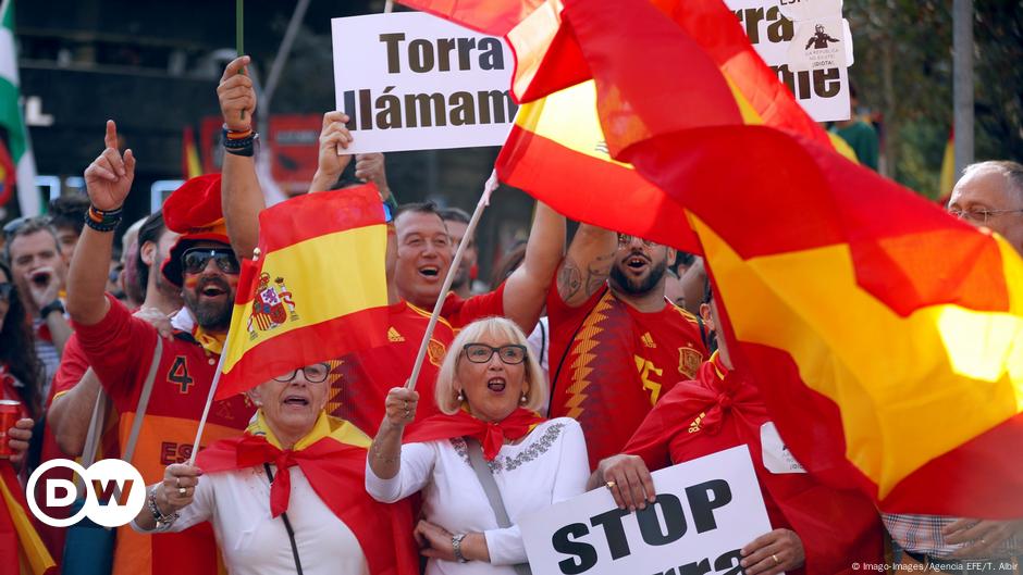 Tens Of Thousands March In Spanish Unity Protest DW 10 27 2019   51009139 6 