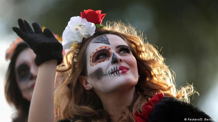 La festividad del Día de Muertos, convertida ya en un símbolo dentro y fuera de México, fue catalogada Patrimonio Cultural Inmaterial de la Humanidad por la UNESCO en 2003. 