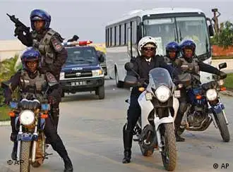 警察１月９日保护多哥足球队离开受袭地卡宾达