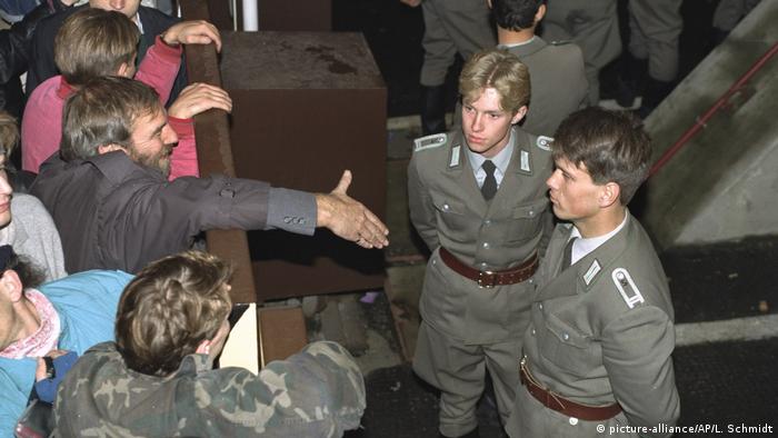 Resultado de imagen de juan pablo ii 1989 muro