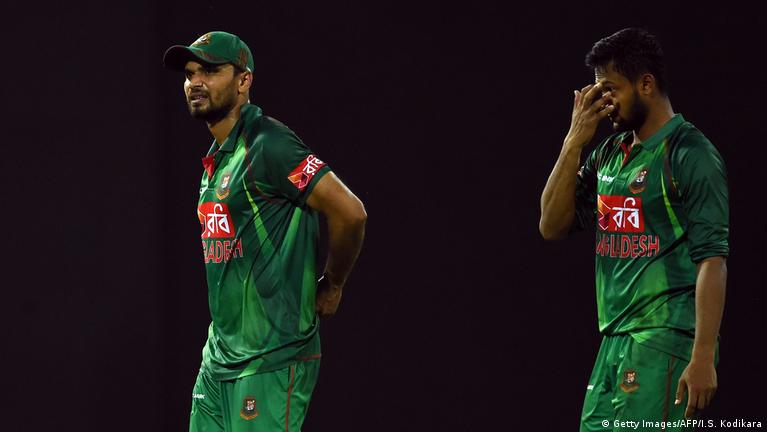 Qizlar boglangan yigitlarni sikish