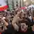 Митингующие после информации об отставке премьера Харири