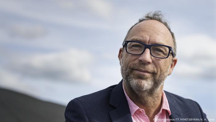 Vikipedi kurucusu Jimmy Wales