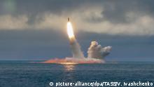 24.08.2019, Russland: RUSSIA - AUGUST 24, 2019: The Borei-class nuclear-powered submarine K-535 Yuri Dolgoruky launches an RSM-56 Bulava ballistic missile in the Barents Sea. Along with the Delfin-class submarine K-114 Tula they have conducted ballistic missile tests hitting targets on Kura range in Kamchatka and Chizha range in the Arkhangelsk Region. Vladimir Ivashchenko/Russian Northern Fleet Press Office/TASS Foto: Vladimir Ivashchenko/TASS/dpa |