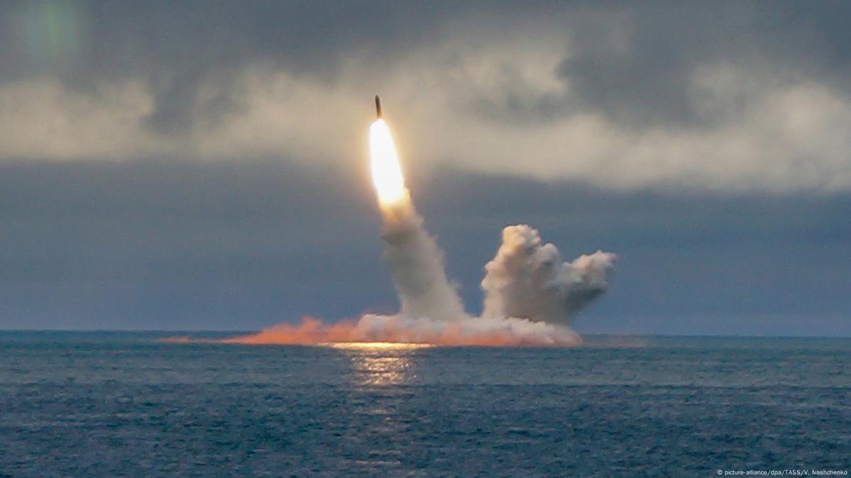 Russia's new submarine test-fires ballistic missile – DW – 10/30/2019