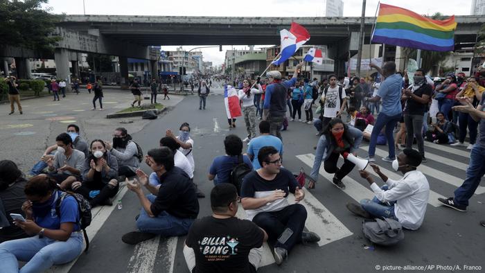 Más De 40 Detenidos En Protestas Contra Reforma Constitucional En