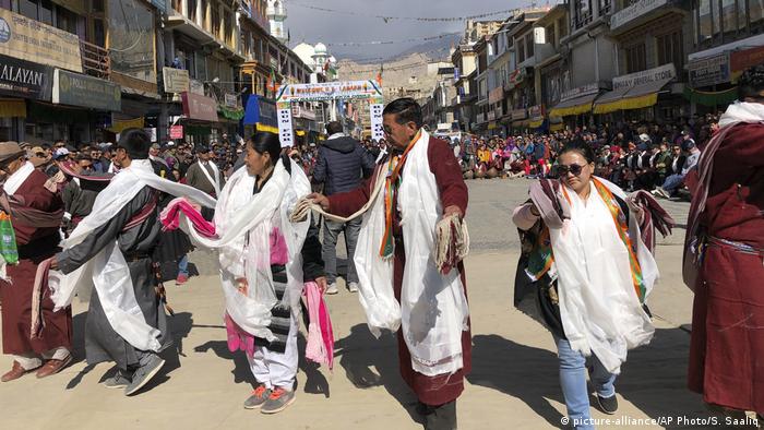 Indien spaltet Bundesstaat Jammu und Kaschmir in zwei Teile - Feier in Ladakh