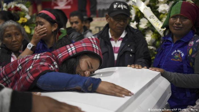 Kolumbien Trauer nach Mordanschlag auf Indigene