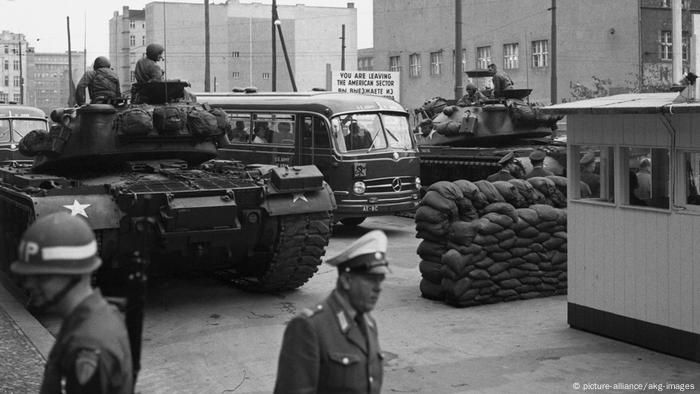 Αμερικανικά τανκς στο Checkpoint Charlie