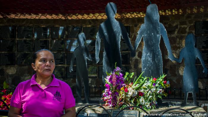 Monumento a las víctimas de la masacre de El Mozote, en El Salvador.