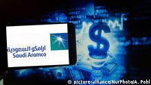 In this photo illustration the logo of Saudi Aramco is seen in this stock market photo illustration. It is one of the most important petroleum companies in the world. (Photo Illustration by Alexander Pohl/NurPhoto) | Keine Weitergabe an Wiederverkäufer.