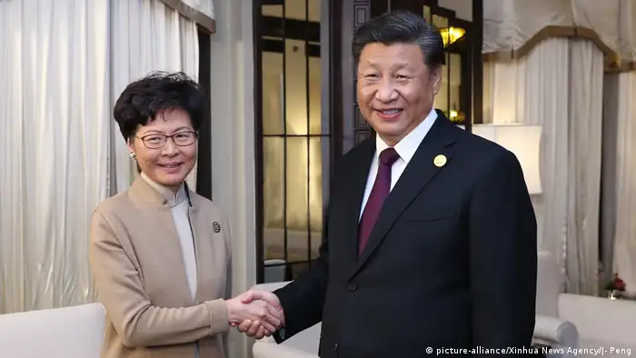 China Shanghai | Carrie Lam, Hongkong & Yi Jinping, Präsident China