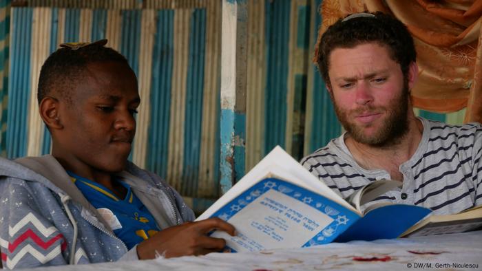 Ethiopian Jews Hoping To Leave For Israel Africa Dw 06 11 2019