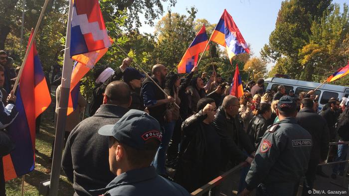 Участники протестов в Ереване (фото из архива) Участники протестов в Ереване (фото из архива)