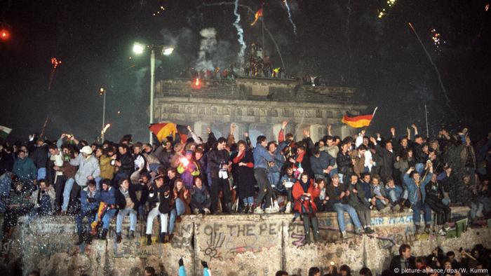 Chute Du Mur De Berlin Les Consequences Pour L Afrique Allemagne Dw 11 11 19