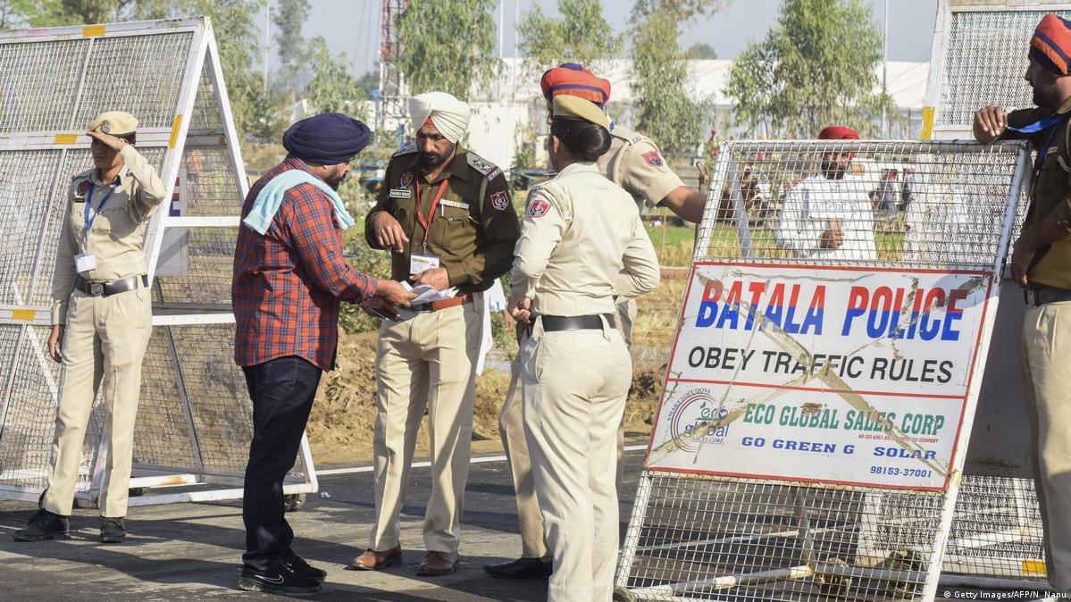 New IndiaPakistan border crossing opens DW 11/09/2019