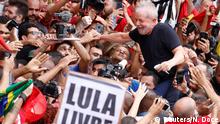 09.11.2019 Former Brazilian President Luiz Inacio Lula da Silva greets his supporters after being released from prison, in Sao Bernardo do Campo, Brazil November 9, 2019. REUTERS/Nacho Doce
