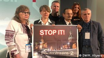 Евгения Чирикова (вторая слева) и другие участники VIII Форума свободной России