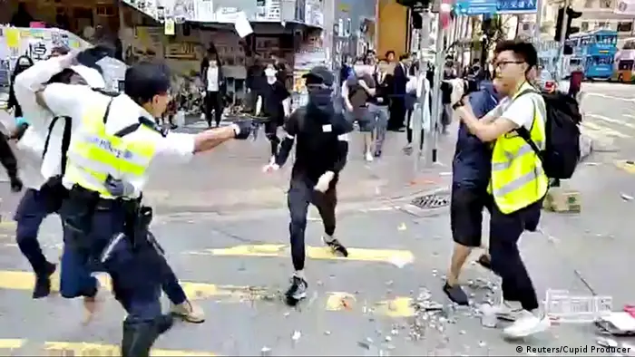 Hongkong Proteste Sai Wan Ho Ausschreitungen (Reuters/Cupid Producer)