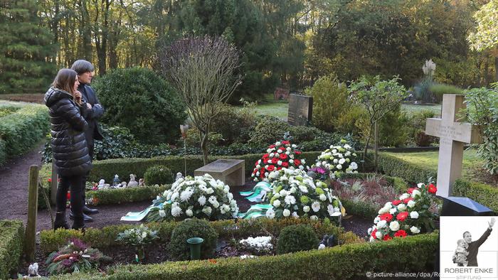 Joachim Lw and Teresa Enke visit Robert Enke's grave Joachim Lw and Teresa Enke visit Robert Enke's grave