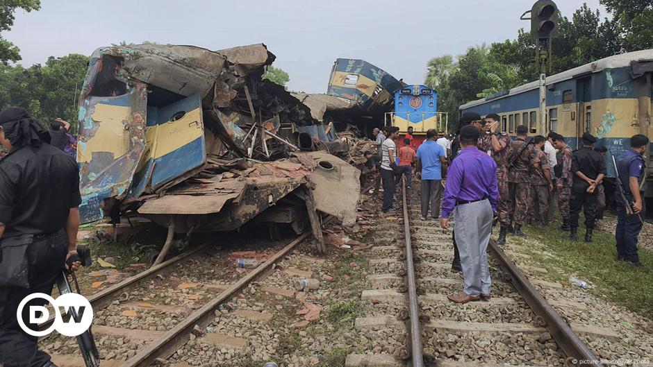 Bangladesh: At least 15 dead in train crash – DW – 11/12/2019