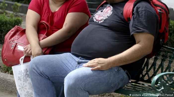 Foto simbólica de una persona con sobrepeso.