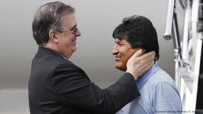 Mexiko Stadt | Ankunft Evo Morales, Ex-Präsident Bolivien | mit Marcelo Ebrard, Außenminister