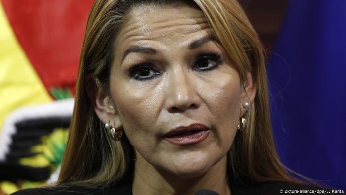 Jeanine Áñez, presidenta interina de Bolivia, a pesar de no tener quórum.