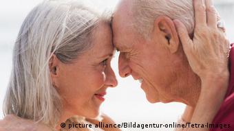 Liebe im Alter - Seniorenpaar