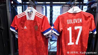 Форма сборной России по футболу фирмы Adidas с надписью Головин