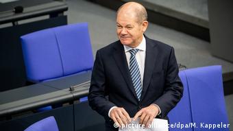Deutschland Bundestag l Bundesfinanzminister Olaf Scholz SPD - Solidaritätszuschlag