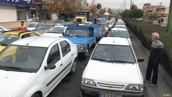 En novembre 2019, l'Iran a été témoin d'une nouvelle vague de protestations contre l'annonce soudaine du gouvernement iranien qu'il augmenterait les prix du carburant d'au moins 50 %.  Les manifestations ont fait des morts et des blessés, tandis que des banques et des magasins ont été incendiés.