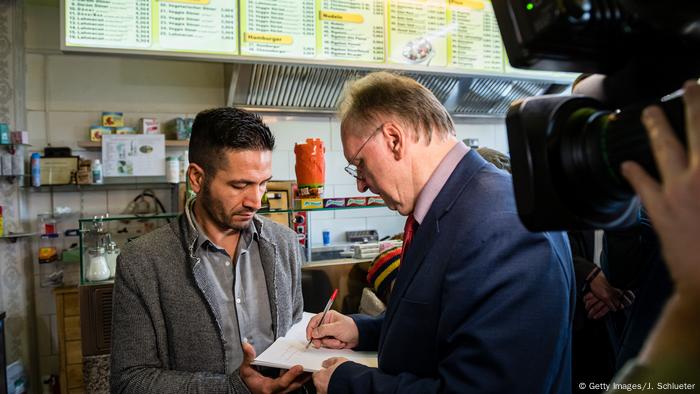 Halle Kebab Shop Owner Gives Shop Away After Neo Nazi Shootings News Dw 16 11 19