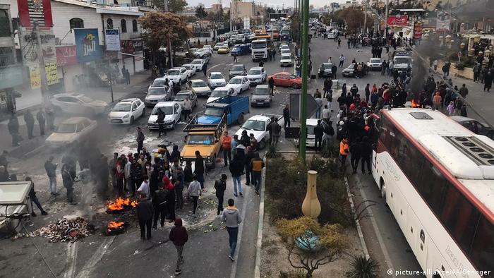 Iran l Proteste gegen höhere Benzinpreise