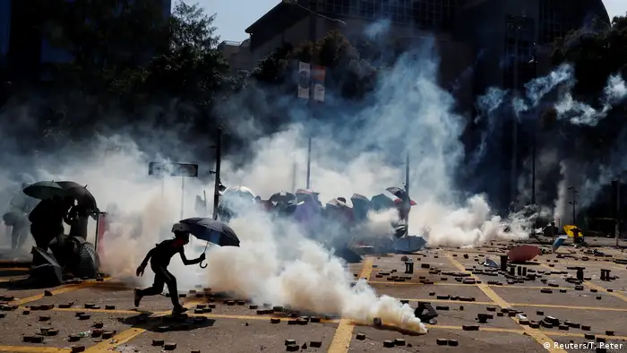 Hongkong Protest gegen China & Ausschreitungen (Reuters/T. Peter)