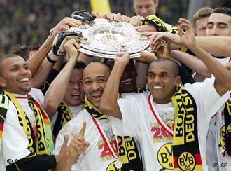 Ewerthon Garante Titulo Ao Borussia Dortmund Siga A Cobertura Dos Principais Eventos Esportivos Mundiais Dw 04 05 2002