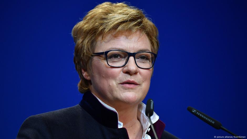 Monika Holmajer