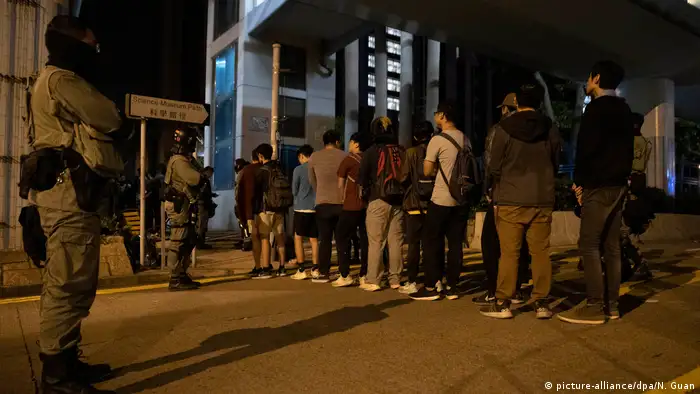 Hongkong Proteste Polytechnische Universität Abzug (picture-alliance/dpa/N. Guan)