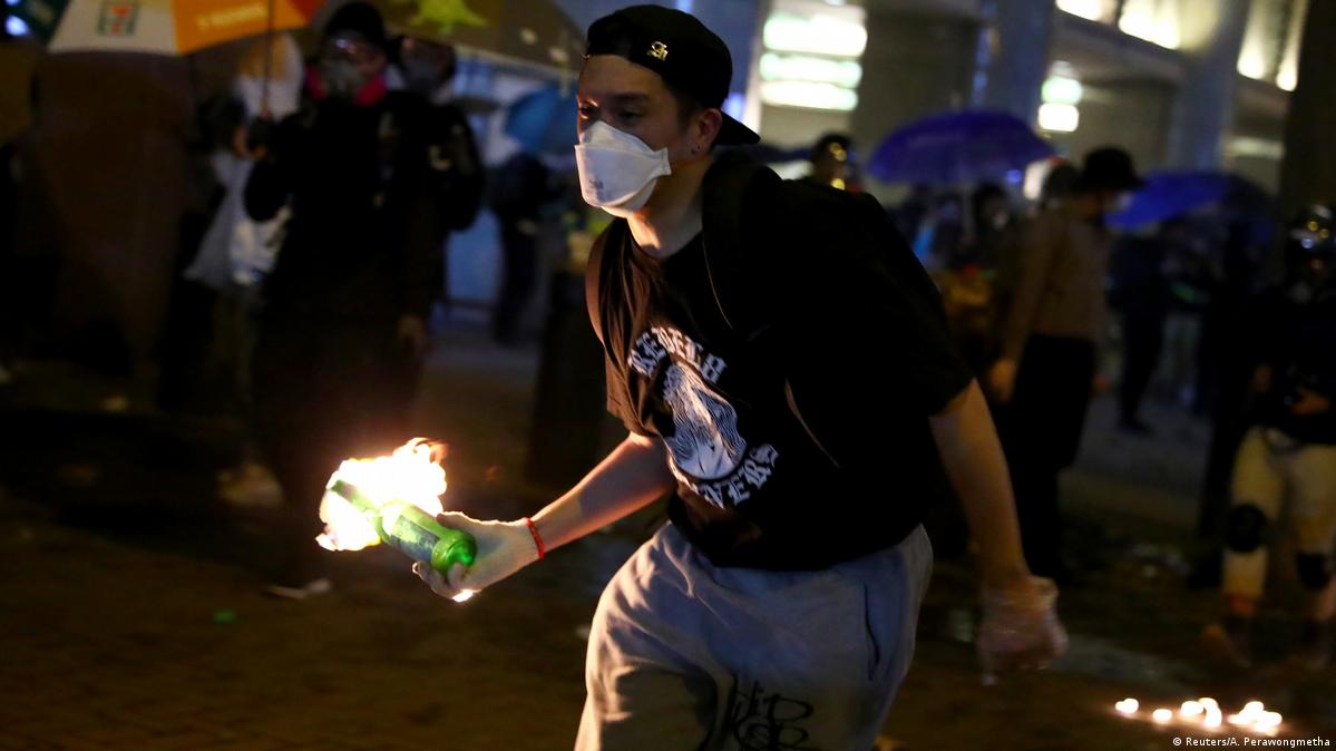 牆外文摘:當「暴民」與「愛國者」相互仇視