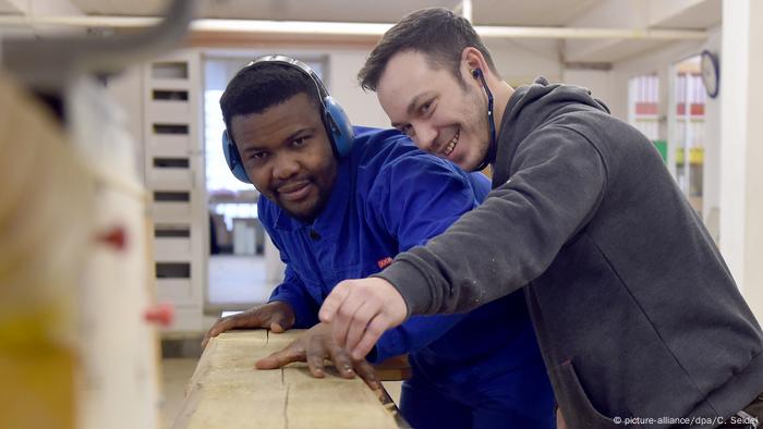 Deutschland | Symbolbild | Flüchtlinge in der Ausbildung Deutschland | Symbolbild | Flüchtlinge in der Ausbildung