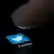 Foto simbólica de un dedo que está sobre el logo de Twitter en una imagen de archivo.