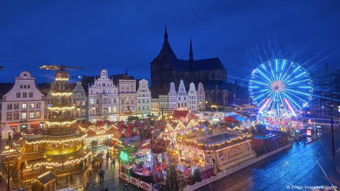 Weihnachtsmarkt Rostock (Imago Images/Bildwerk)