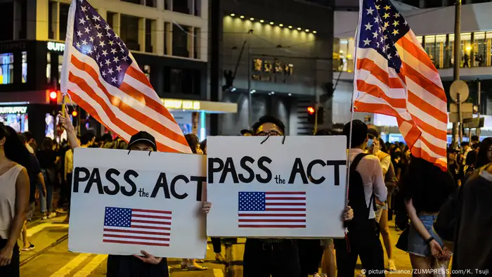 Hongkong - USA | Versammlung zum Menschenrechts- und Demokratiegesetz (picture-alliance/ZUMAPRESS.com/K. Tsuji)