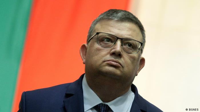 Депутатите в българския парламент гласуваха днес оставката на Сотир Цацаров