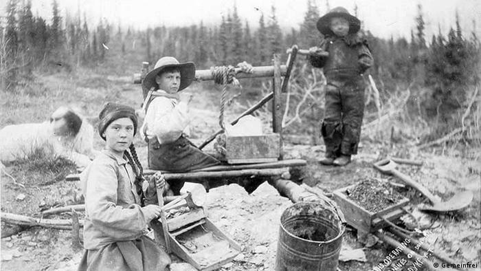 Greta Thunberg'e benzerliği ile dikkat çeken kızın görüntüsünün yer aldığı ve 1898'de Kanada'da çekilen fotoğrafın gerçek olduğu belirlendi