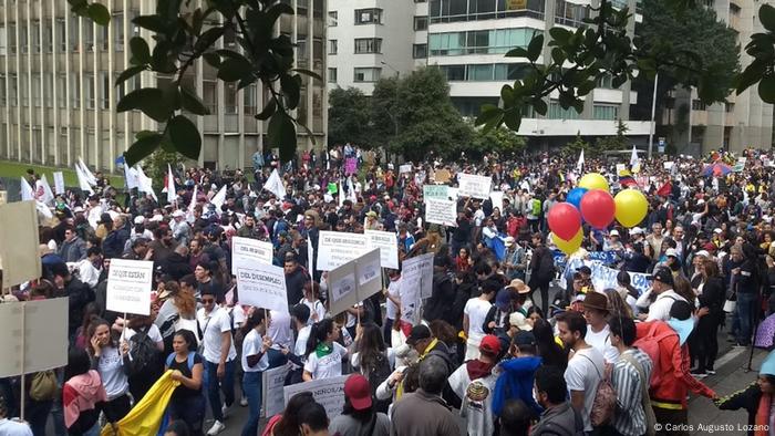 Kolumbien Paro Nacional Landesweiter Streik gegen die Regierung (Carlos Augusto Lozano)
