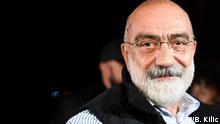 04.11.2019
Journalist and writer Ahmet Altan (L) looks on after being realised on November 4, 2019. - A Turkish court ordered journalist Ahmet Altan to be released on November 4, 2019, under judicial supervision despite sentencing him to more than 10 years in prison, state news agency Anadolu reported. He was accused of links to the group blamed for the country's failed coup in 2016. Journalist Nazli Ilicak was also to be released after having her own life sentence overturned, Anadolu said. (Photo by BULENT KILIC / AFP)